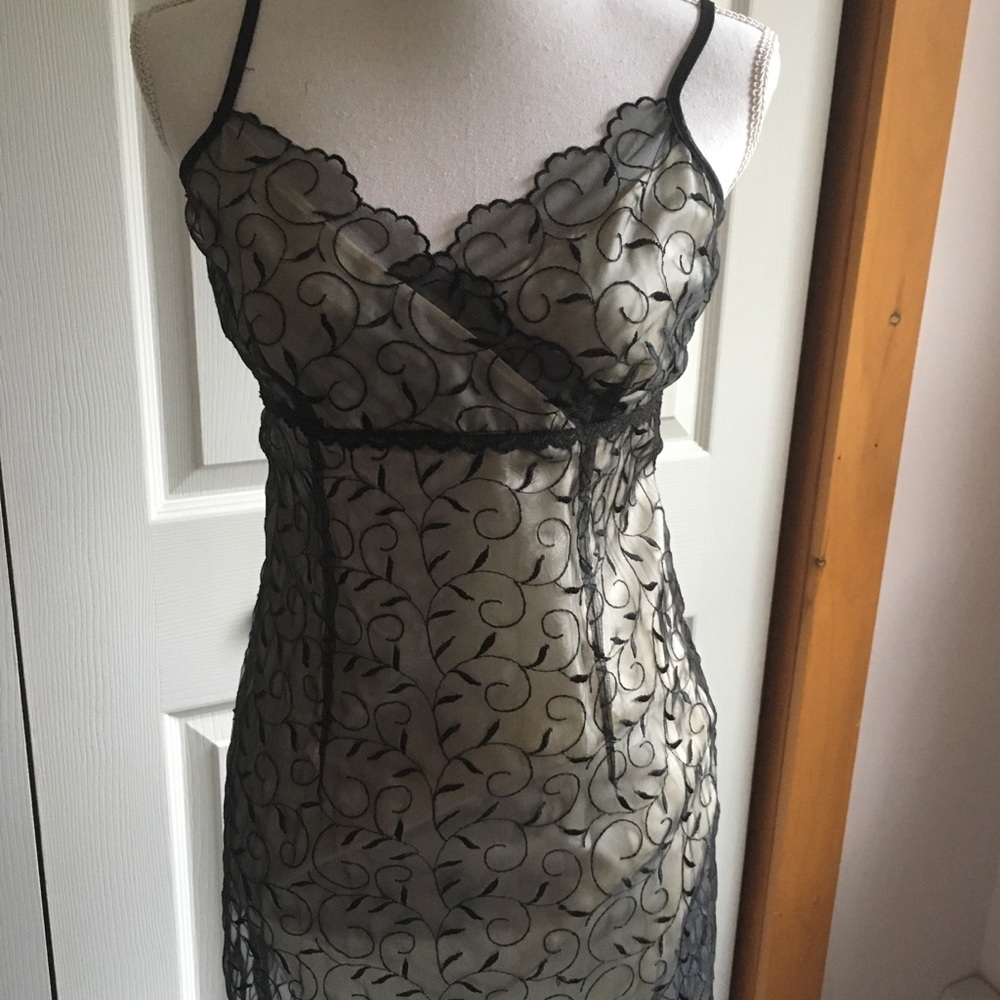 Black dress with lace with built in slip sz S NWOT